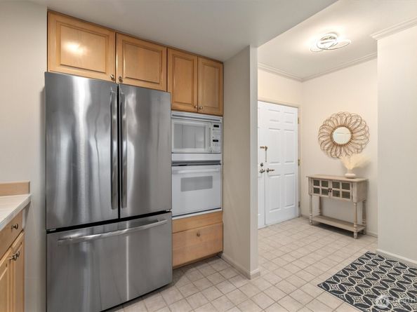 177 107th Avenue NE 1204, Bellevue WA 98004
