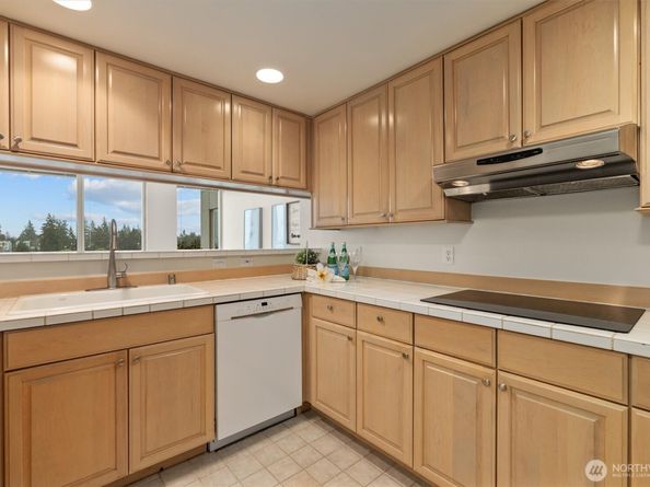 177 107th Avenue NE 1204, Bellevue WA 98004