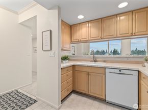 177 107th Avenue NE 1204, Bellevue WA 98004