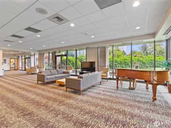 177 107th Avenue NE 1204, Bellevue WA 98004