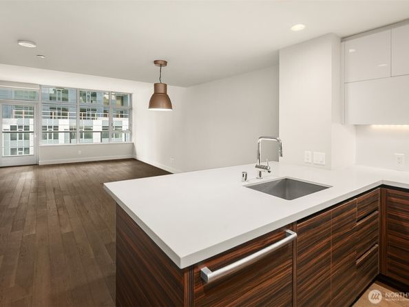 583 Battery Street 602N, Seattle WA 98121
