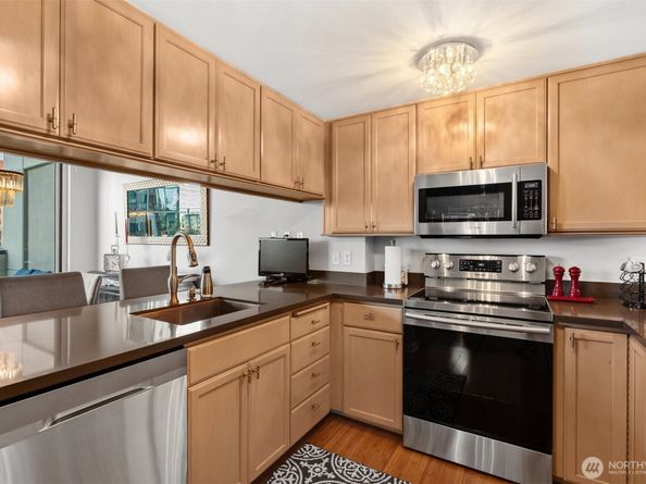 177 107th Avenue NE 720, Bellevue WA 98004