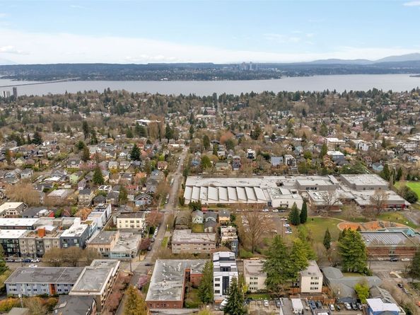 429 19th Avenue E, Seattle WA 98112