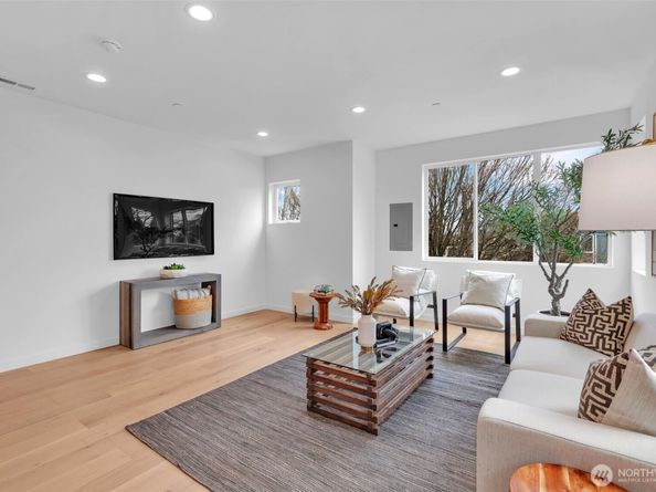 429 19th Avenue E, Seattle WA 98112