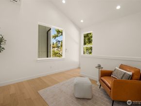 7335 21st Avenue NE, Seattle WA 98115