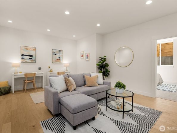 7335 21st Avenue NE, Seattle WA 98115