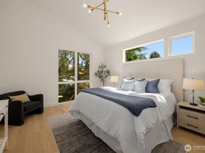 7335 21st Avenue NE, Seattle WA 98115