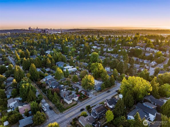 7335 21st Avenue NE, Seattle WA 98115