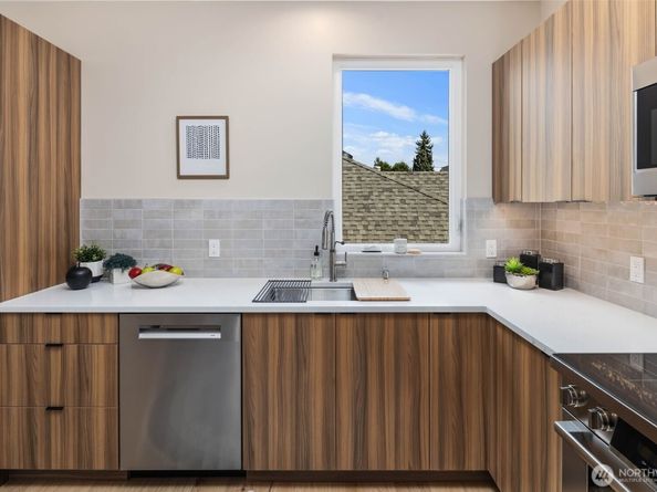 10120 NE 185th Street C, Bothell WA 98011