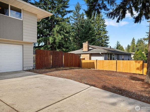 1302 Silver Lake Road, Everett WA 98208