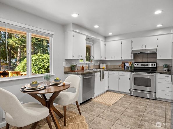 1302 Silver Lake Road, Everett WA 98208
