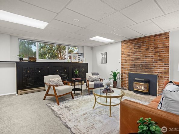 1302 Silver Lake Road, Everett WA 98208