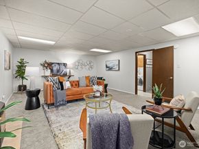 1302 Silver Lake Road, Everett WA 98208
