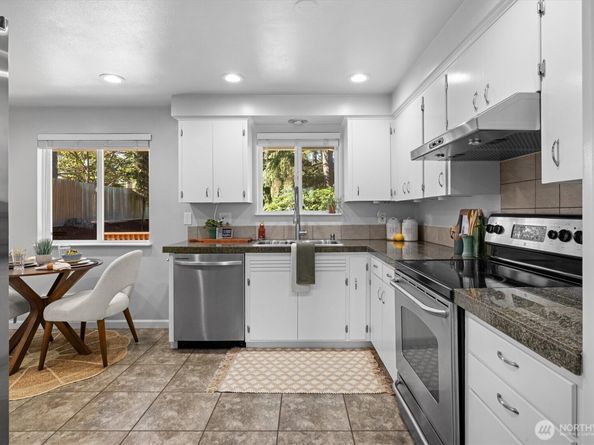 1302 Silver Lake Road, Everett WA 98208