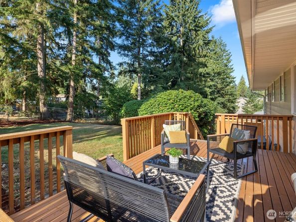 1302 Silver Lake Road, Everett WA 98208