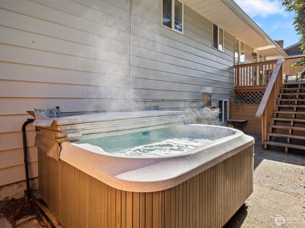 1302 Silver Lake Road, Everett WA 98208