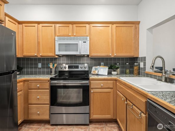 12439 NE Totem Lake Way 106, Kirkland WA 98034