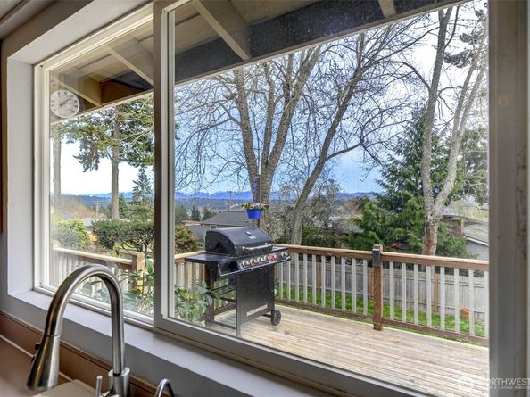 17145 NE 5th Place, Bellevue WA 98008