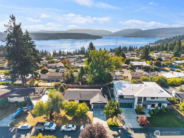 17145 NE 5th Place, Bellevue WA 98008