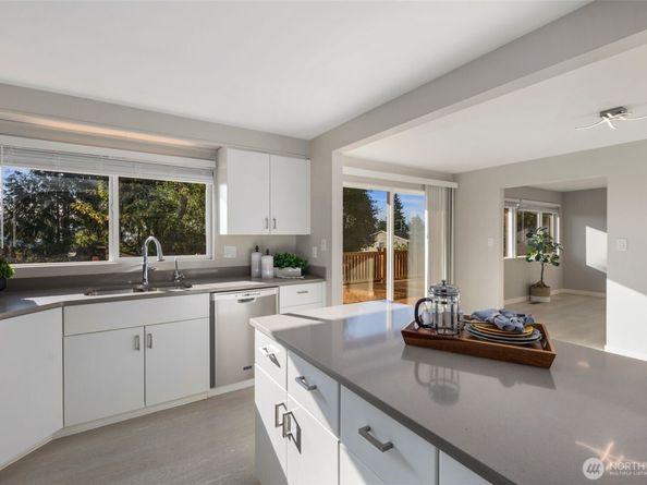 17145 NE 5th Place, Bellevue WA 98008