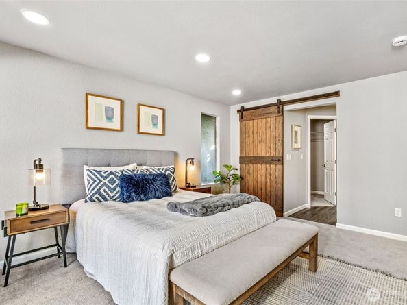 943 E Cherry Hill Street, Kent WA 98030