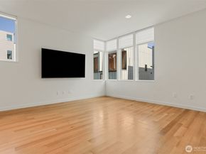 3641 22nd Avenue W Unit E, Seattle WA 98199