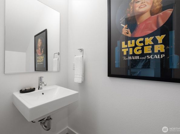 6614 Carleton Avenue S A, Seattle WA 98108