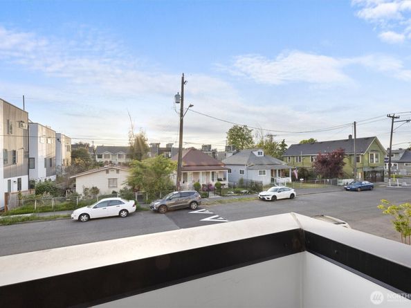 6614 Carleton Avenue S A, Seattle WA 98108