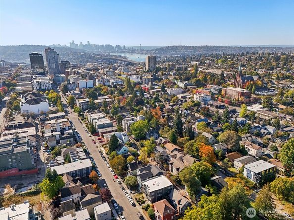 5259 Brooklyn Avenue NE, Seattle WA 98105