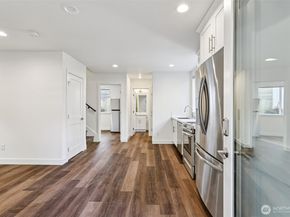 5259 Brooklyn Avenue NE, Seattle WA 98105