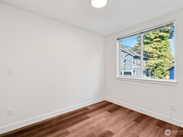 5259 Brooklyn Avenue NE, Seattle WA 98105