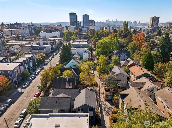 5259 Brooklyn Avenue NE, Seattle WA 98105