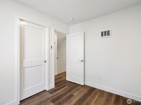 5259 Brooklyn Avenue NE, Seattle WA 98105