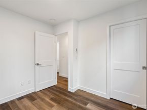5259 Brooklyn Avenue NE, Seattle WA 98105