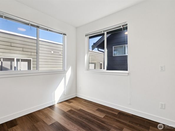 5259 Brooklyn Avenue NE, Seattle WA 98105