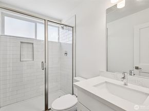 5259 Brooklyn Avenue NE, Seattle WA 98105