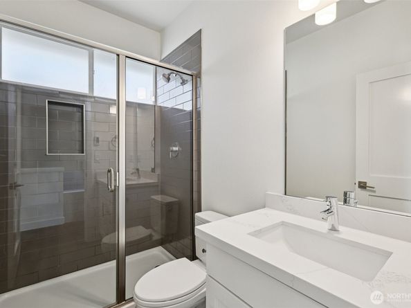 5259 Brooklyn Avenue NE, Seattle WA 98105