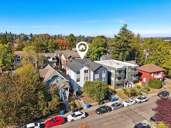 5259 Brooklyn Avenue NE, Seattle WA 98105