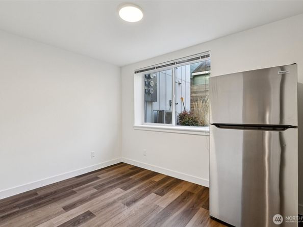 5259 Brooklyn Avenue NE, Seattle WA 98105