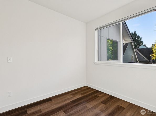 5259 Brooklyn Avenue NE, Seattle WA 98105
