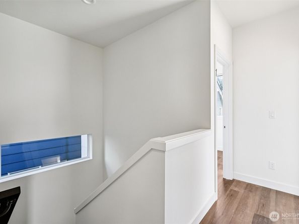 5259 Brooklyn Avenue NE, Seattle WA 98105