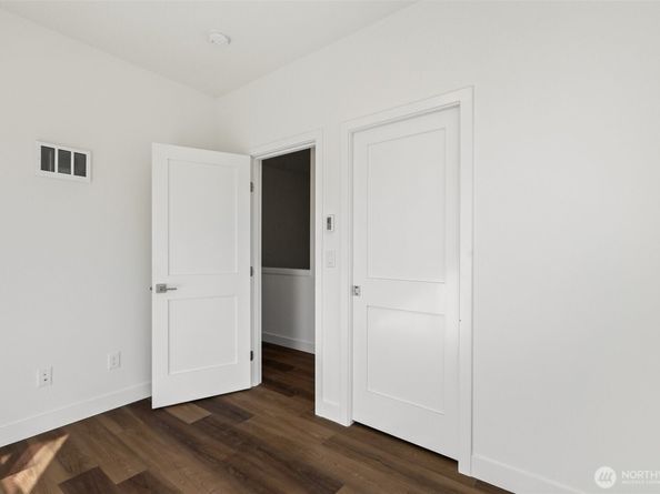 5259 Brooklyn Avenue NE, Seattle WA 98105