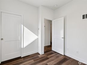 5259 Brooklyn Avenue NE, Seattle WA 98105