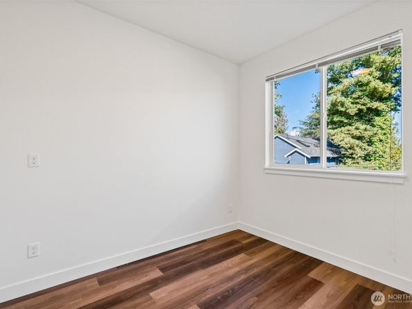 5259 Brooklyn Avenue NE, Seattle WA 98105