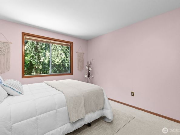 26008 SE 30th Street, Sammamish WA 98075