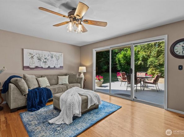 26008 SE 30th Street, Sammamish WA 98075