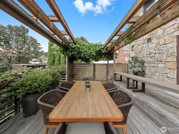 4315 52nd Avenue NE, Seattle WA 98105