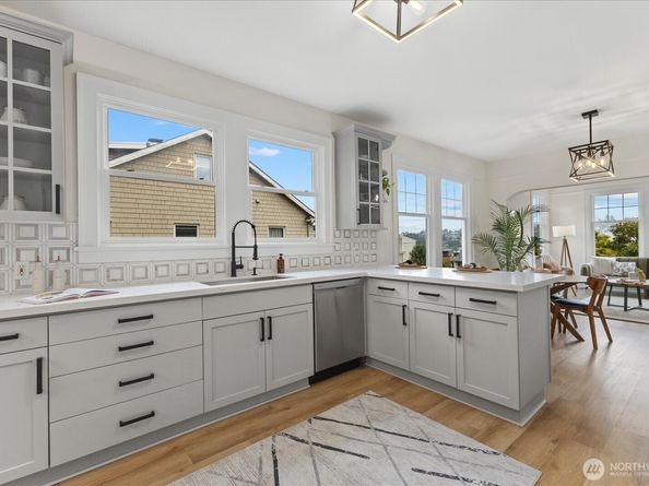 3252 13th Avenue W, Seattle WA 98119