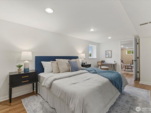 3252 13th Avenue W, Seattle WA 98119