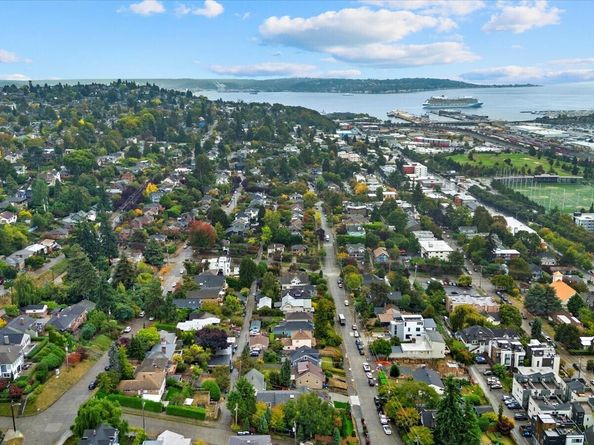 3252 13th Avenue W, Seattle WA 98119